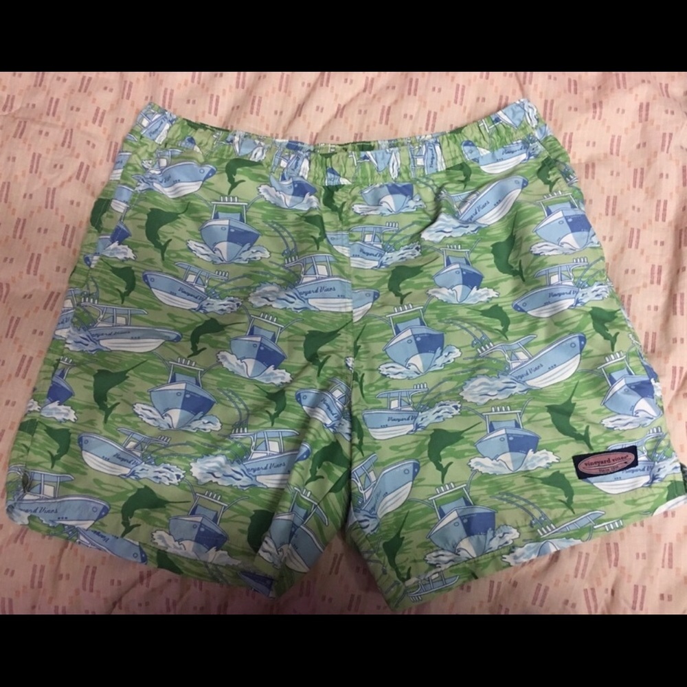 Vineyard Vines men’s swim trunks Boardshorts large